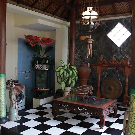 La Javanaise Home Stay Malioboro Джокякарта Екстериор снимка