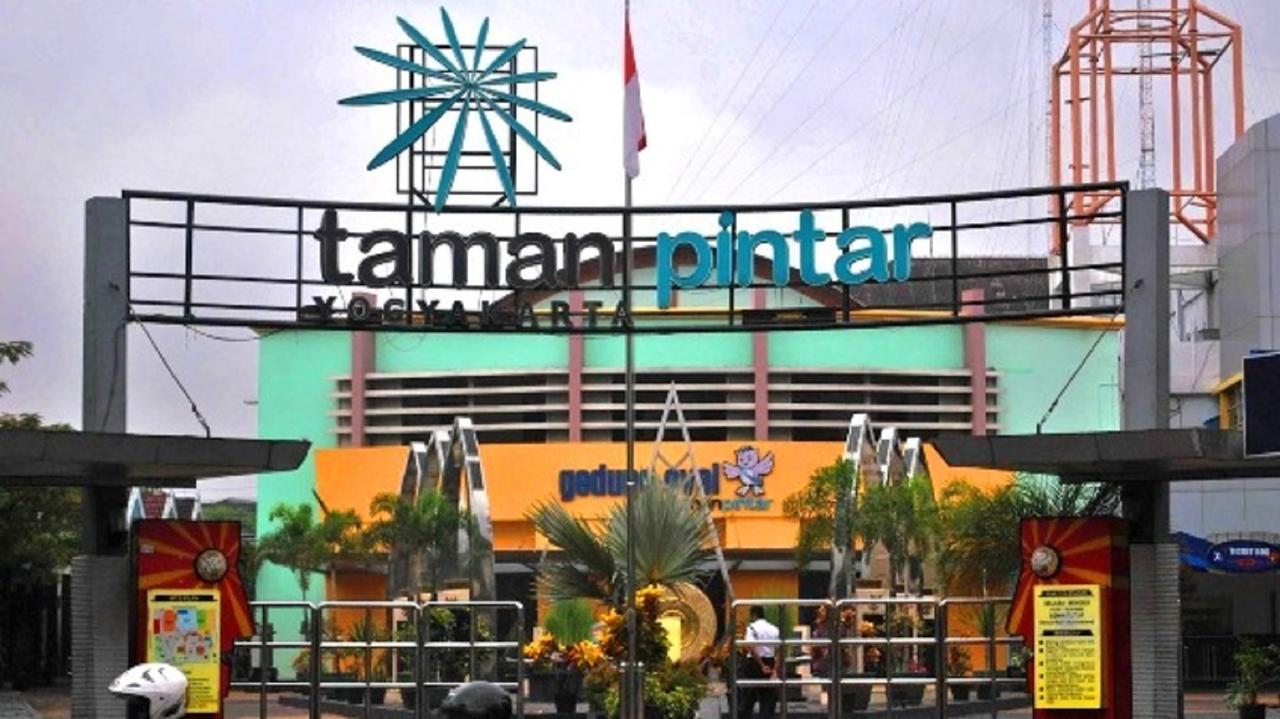 La Javanaise Home Stay Malioboro Джокякарта Екстериор снимка
