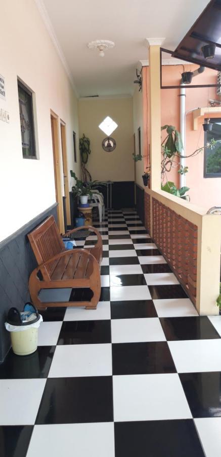 La Javanaise Home Stay Malioboro Джокякарта Екстериор снимка